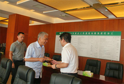 CQ9电子控股党委慰问困难党员活动